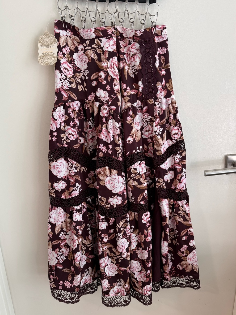 Lacinda Floral Midi Skirt / Burgundy Floral / Size M